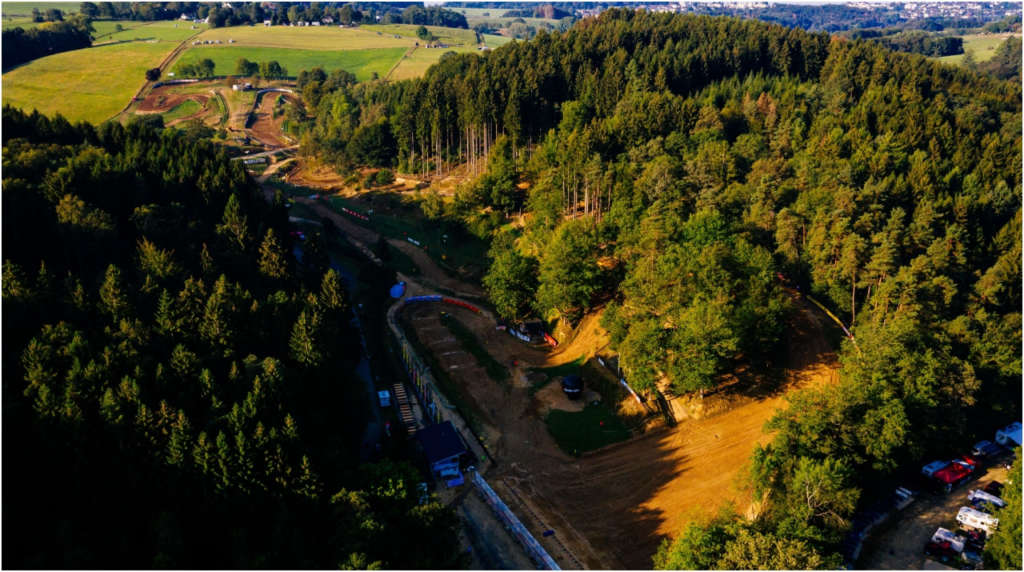 40 km a Est di Cologna. Una location nuova per il Wes, resa possibile dalla collaborazione tra MSC Drabenderhöhe-Bielstein e.V. in the ADAC e che ospiterà le gare nella pista di motocross nota come "Bielsteiner Waldkurs"