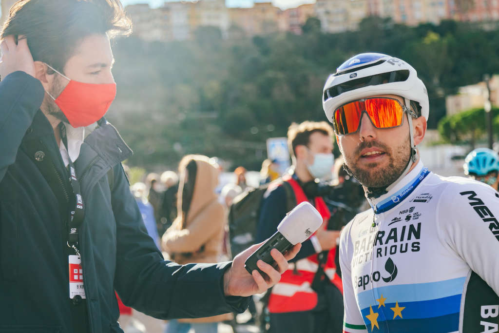 Sonny Colbrelli in maglia di Campione Europeo al via della prima edizione di Beking nel 2021