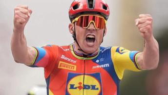 Giro d'Italia-Mads-Pedersen-maglia-rosa