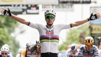 Giro del Delfinato, show di Pogacar davanti a Vingegaard