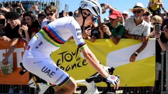 Tadej Pogacar alla partenza della 7° tappa del Tour de France 2025