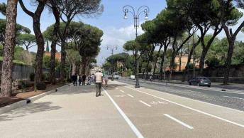 Via San Gregorio, Roma. Una delle ultime piste ciclabili inaugurate parte del progetto Biciplan (credits: romamobilita.it)