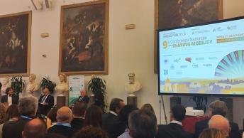 La tavola rotonda istituzionale durante la Conferenza nazionale della Sharing Mobility