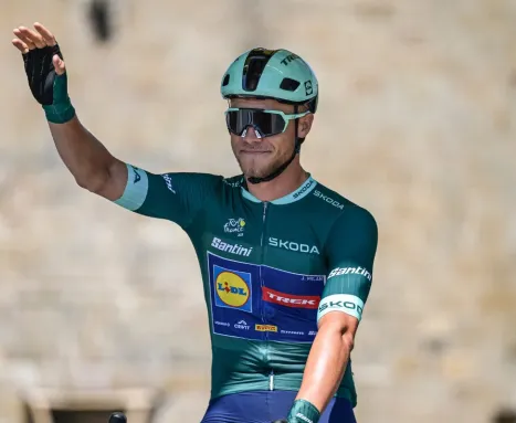 Tour de France, Milan vince l'ottava tappa a Laval