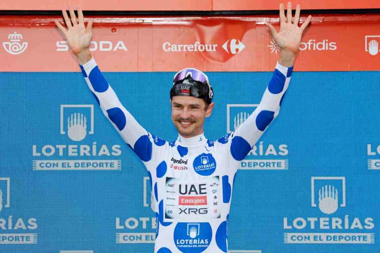 Jay Vine in maglia a pois alla Vuelta
