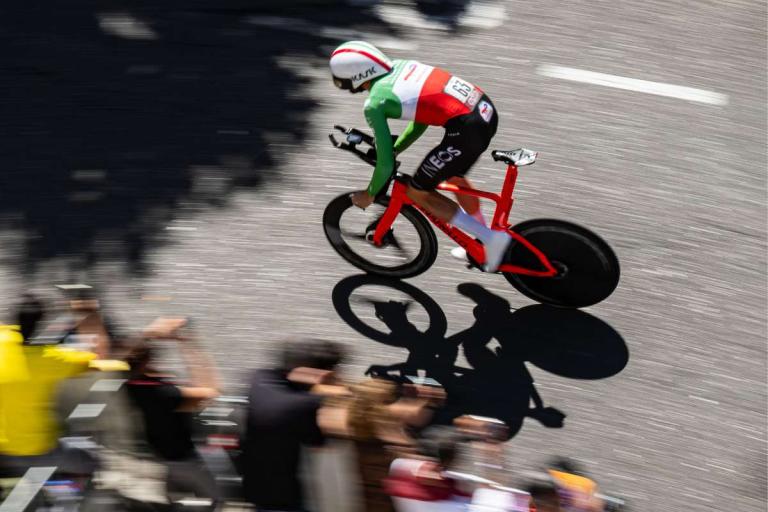 Vuelta di Spagna, Ganna vince la cronometro nella 18a tappa