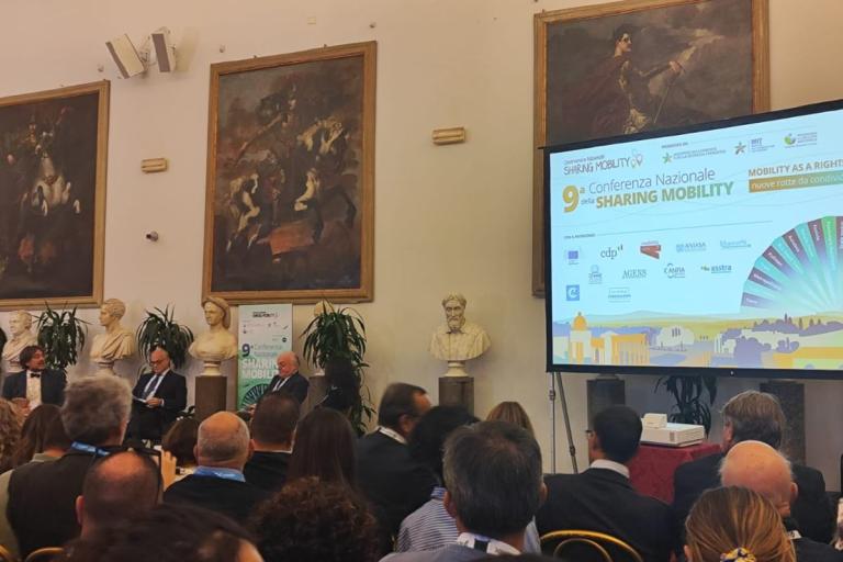 La tavola rotonda istituzionale durante la Conferenza nazionale della Sharing Mobility